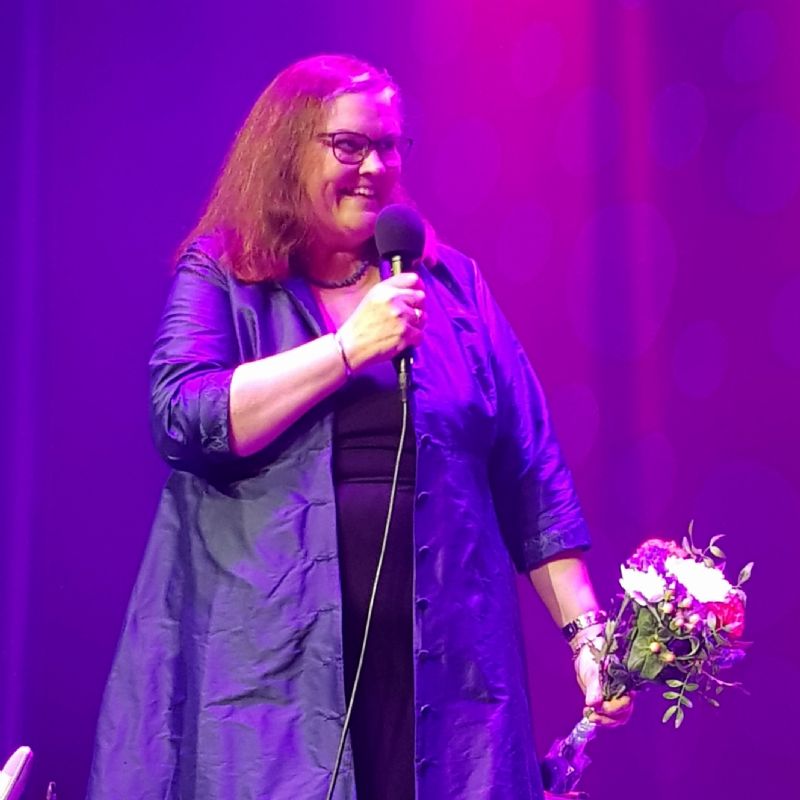 Maja Hagerman tackar för stipendiet på Reginateatern i Uppsala 2019. 